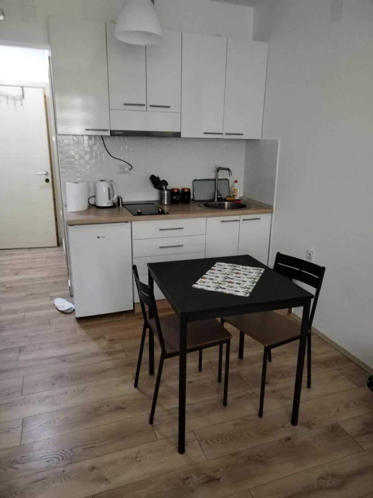 V & V Studio Apartments Ni Cameră foto