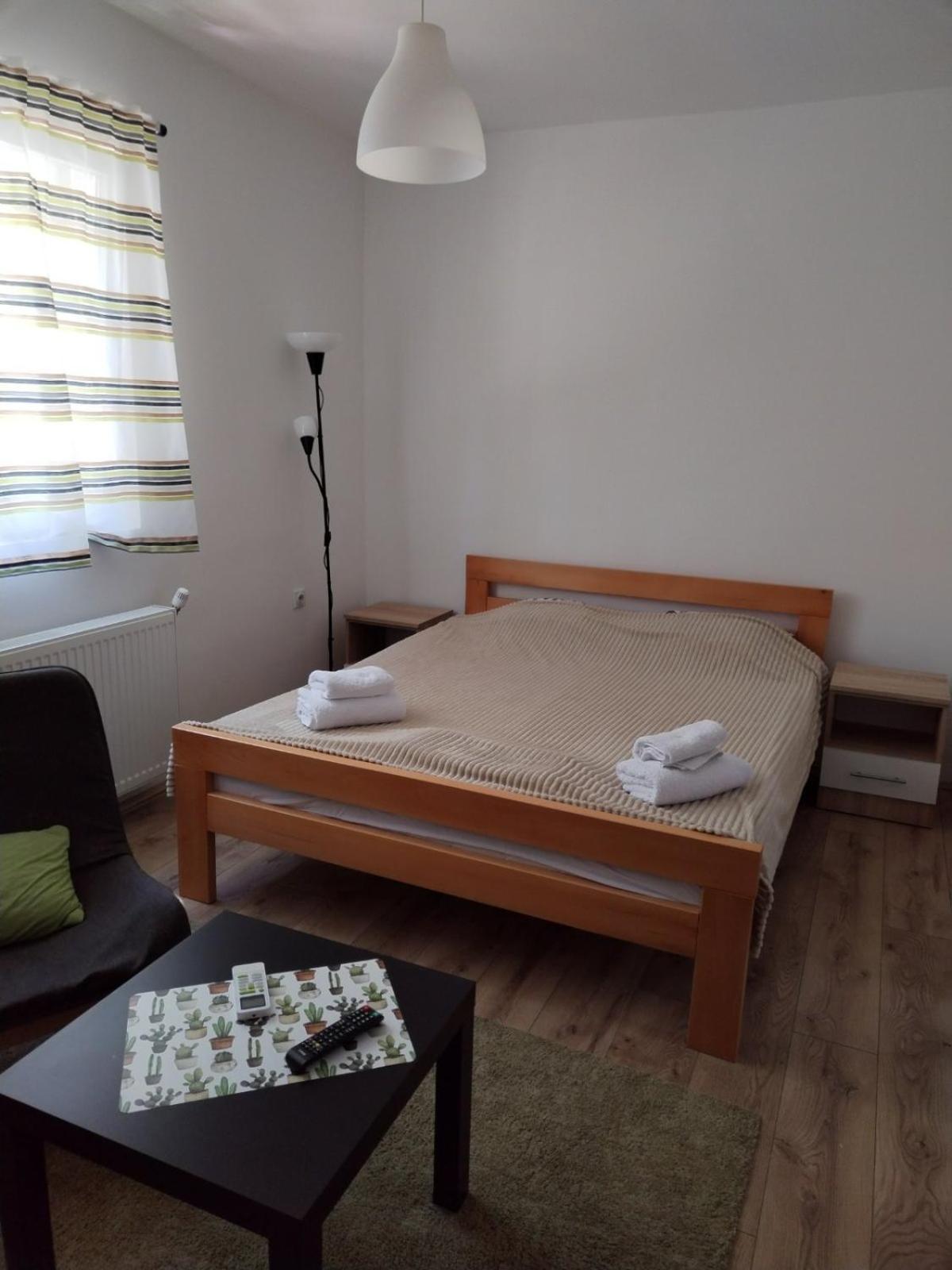 V & V Studio Apartments Ni Cameră foto